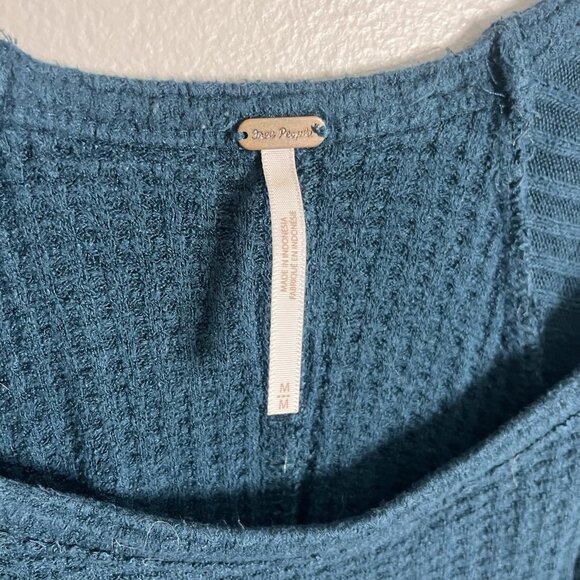 Free People Size Medium Long Sleeve Teal Waffle Knit Top Boho - Picture 4 of 6